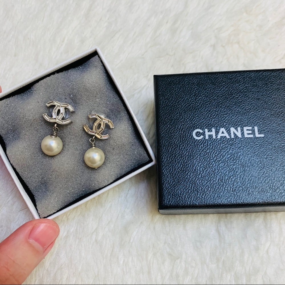 SOLD Classic CHANEL CC Earrings